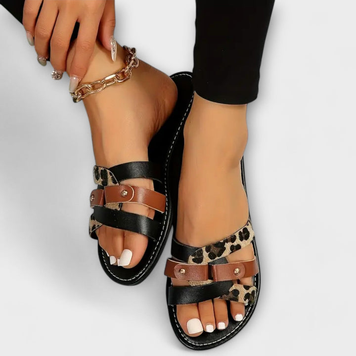 Jenevra - Sandalen met kruisbanden in luipaardprint