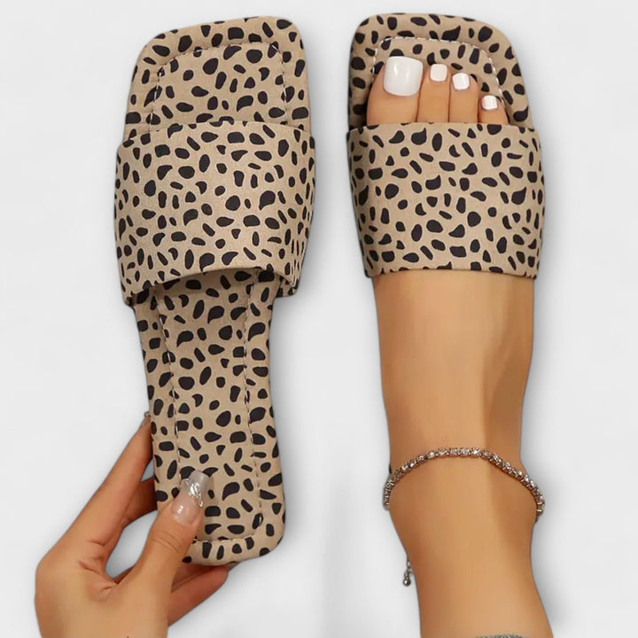 Elisabete - Platte loafers met luipaardprint