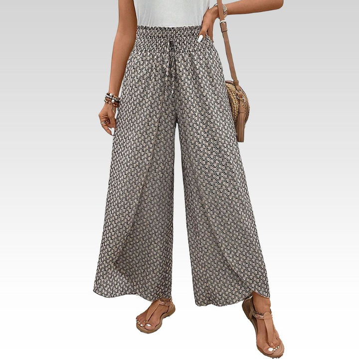 Sommerfeld | Lisette Broek met Wijde Pijpen en Geometrische Print