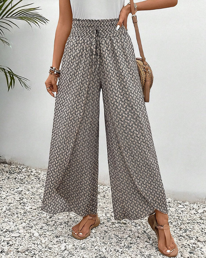Sommerfeld | Lisette Broek met Wijde Pijpen en Geometrische Print
