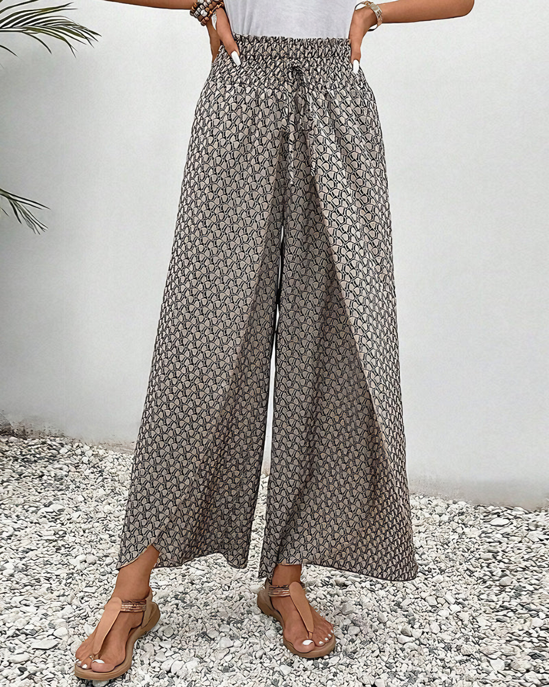 Sommerfeld | Lisette Broek met Wijde Pijpen en Geometrische Print
