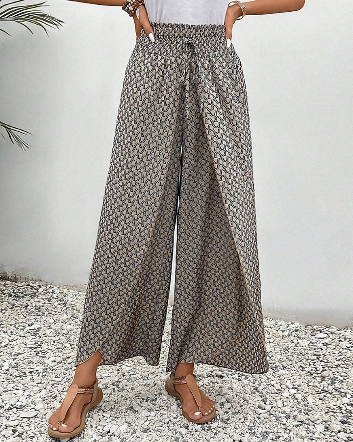 Sommerfeld | Lisette Broek met Wijde Pijpen en Geometrische Print