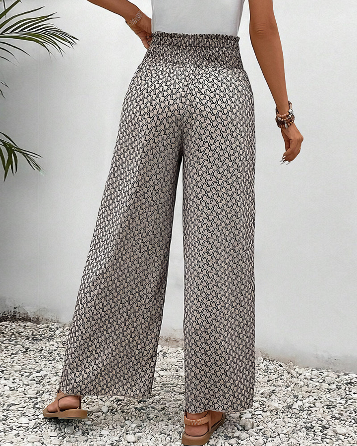 Sommerfeld | Lisette Broek met Wijde Pijpen en Geometrische Print