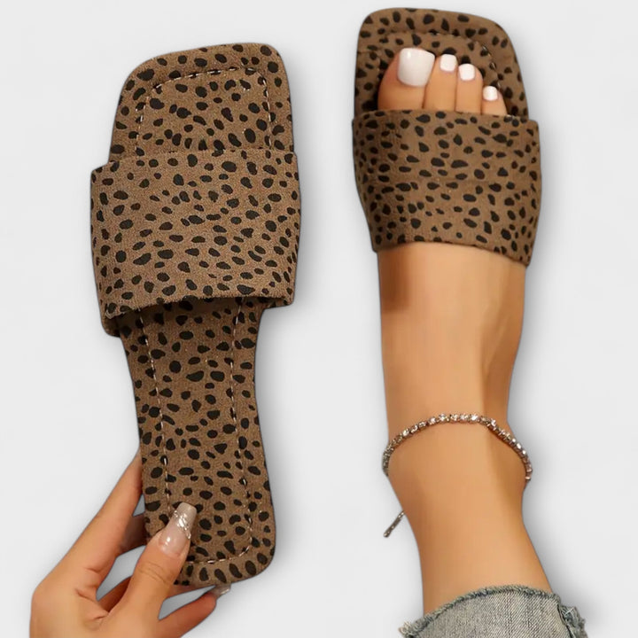 Elisabete - Platte loafers met luipaardprint